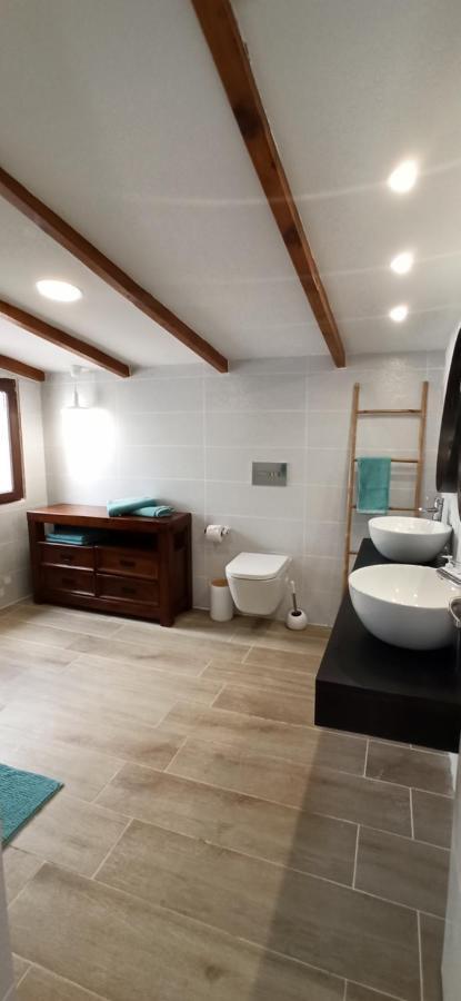 Beautiful Chalet With Wifi And Free Parking อาโรนา ภายนอก รูปภาพ