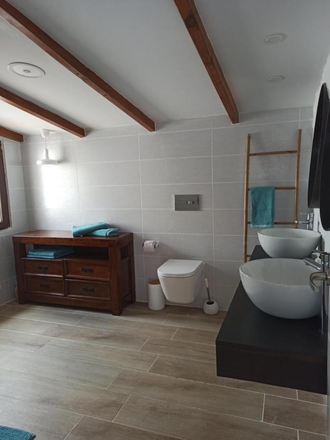 Beautiful Chalet With Wifi And Free Parking อาโรนา ภายนอก รูปภาพ