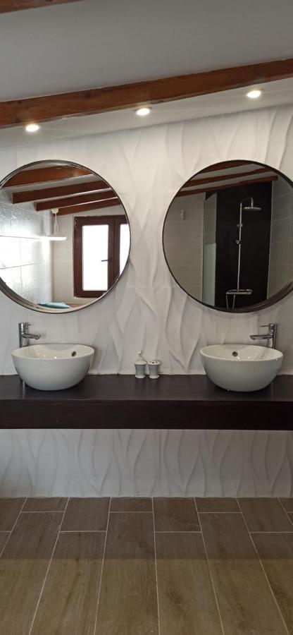Beautiful Chalet With Wifi And Free Parking อาโรนา ภายนอก รูปภาพ